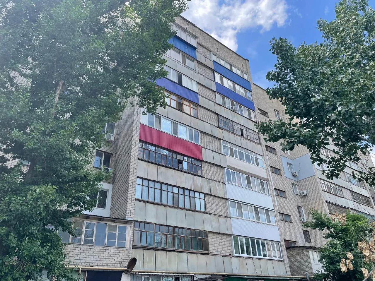 Жители двух многоэтажек в Уральске остались без электричества в 40-градусную жару